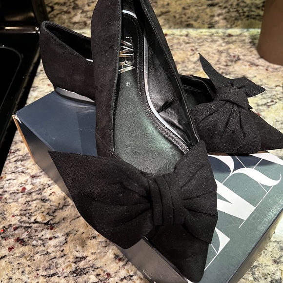 Zara Flat Shoes - Picture 1 of 2